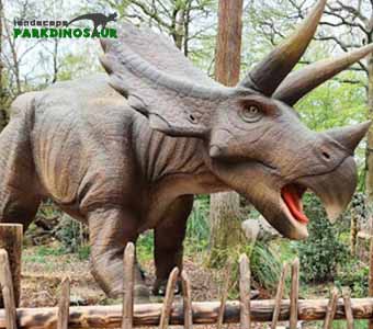 Dino-kopio jättiläisdinosauruksen metsälle